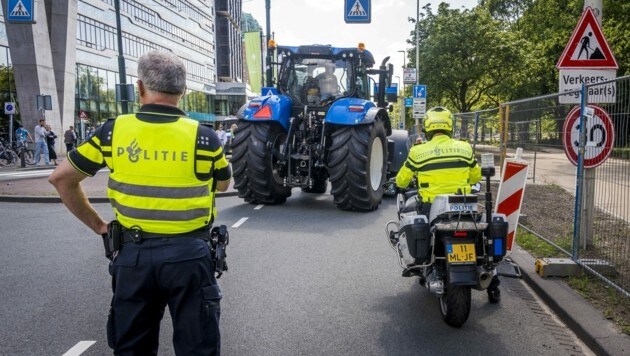 Seit Wochen blockieren Bauern in den Niederlanden aus Protest Straßen. (Bild: APA/AFP/ANP/Lex van LIESHOUT)
