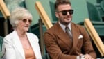 David Beckham mit Mama Sandra Georgina West am Center Court von Wimbledon (Bild: AP)