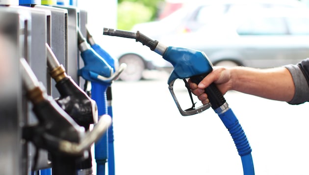 Der 22-Jährige soll fünf Treibstoffdiebstähle am Kerbholz haben. (Bild: mikemobil2014 - stock.adobe.com)