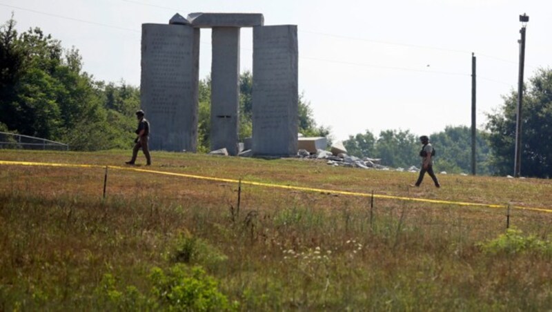 Spurensicherung nach der Sprengung (Bild: AP)