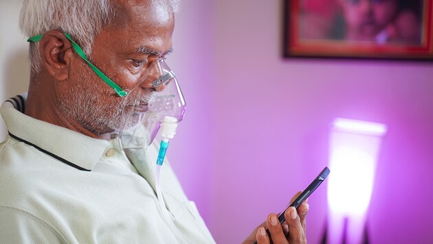 „Patienten, die auf Unterstützung beim Atmen angewiesen sind, dürfen nicht kränker werden“, so VSV-Obmann Peter Kolba. (Bild: stock.adobe.com, Krone KREATIV)