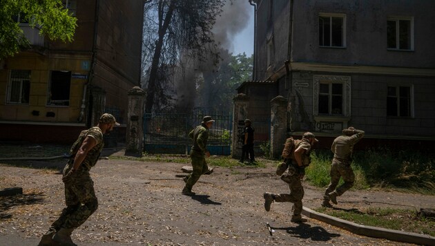 Soldaten in der Ukraine (Bild: AP)
