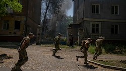 Soldaten in der Ukraine (Bild: AP)