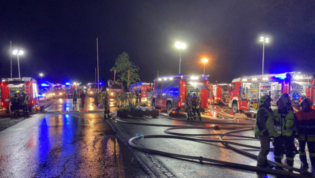 Ein Großaufgebot der Feuerwehren aus der Region war vor Ort. (Bild: zVg)