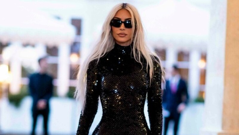 Neue Frisur: Kim Kardashian fühlt sich als Blondine „frecher“ und „selbstbewusster“. (Bild: www.PPS.at)