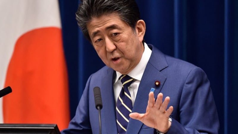 Shinzo Abe bei einer Rede in Los Angeles 2015 (Bild: APA/AFP/Getty Images)