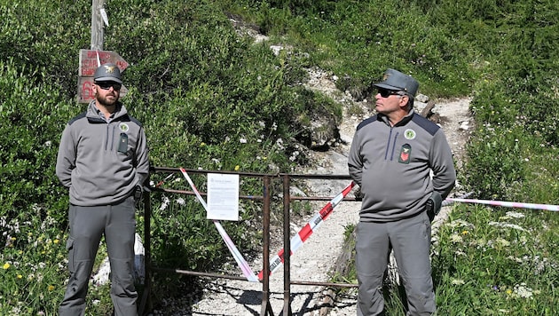 Einsatzkräfte auf der Marmolada im Juli (Bild: AFP)