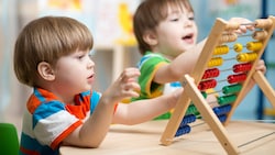Nur auf fünf Jahre gerechnet gibt es auch tatsächlich eine Milliarde für Österreichs Kindergärten. (Bild: Oksana Kuzmina - stock.adobe.com)
