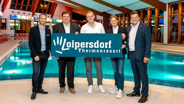 Philip Borckenstein-Quirini (Geschäftsführer des Thermenresorts Loipersdorf), Jörg Siegel (Geschäftsführer SHR), Ingo Hofmann (Vorstandsvorsitzender Merkur Versicherung AG), Günther Lederhaas (Geschäftsführer Granit Holding GmbH) sowie Franz Jost (Bürgermeister von Fürstenfeld) (Bild: Therme Loipersdorf, Sebastian Friedl)