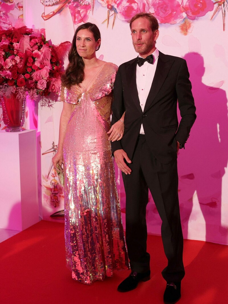 Tatiana Santo Domingo, Ehefrau von Andrea Casiraghi, trug eine Glitzerrobe von Temperley London. (Bild: AFP)