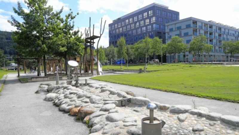 Im Tivoli Park in Innsbruck, in der Nähe des Tatortes, wurde der Peiniger gesichtet. (Bild: Christof Birbaumer / Kronenzeitung)