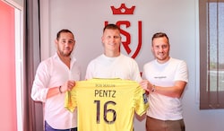 Patrick Pentz (M.) trägt bei Stade Reims die 16, wird aber die Nummer 1 im Tor der Franzosen. (Bild: Stade Reims)