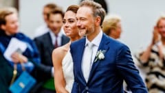 Franca Lehfeldt und Christian Lindner sagten am Samstag auf Sylt Ja. (Bild: Axel Heimken / dpa / picturedesk.com)