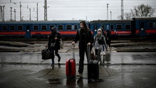 Ukrainische Flüchtlinge sollen bei uns in vier Monaten kein Kindergeld mehr kriegen, wenn die ...