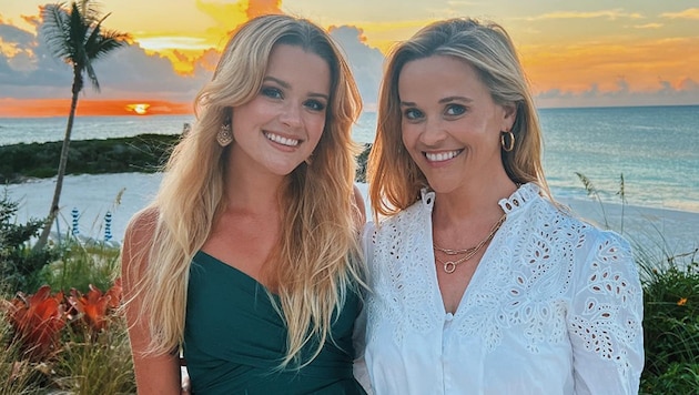 Reese Witherspoon posierte mit Tochter Ava im Sonnenuntergang. (Bild: instagram.com/reesewitherspoon)