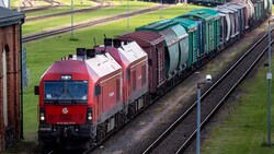 Ein Güterzug Richtung Kaliningrad (Bild: AP)
