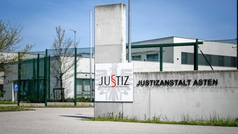 Auch in der Justizvollzugsanstalt Asten in Oberösterreich soll es grobe Missstände geben. (Bild: Alexander Schwarzl)