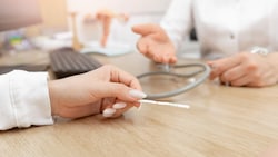 In Österreich gibt es nicht überall die Möglichkeit, einen sicheren Schwangerschaftsabbruch durchzuführen. (Bild: parilov - stock.adobe.com)