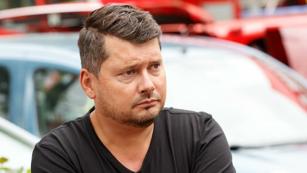 HAK-Direktor Thomas Heidinger konnte nur taten- und hilflos den Flammen zusehen. (Bild: Tschepp Markus)