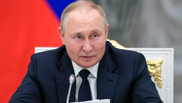 Putin bietet den Ukrainern nun eine Einbürgerung im Schnellverfahren an. (Bild: AP/Sputnik/Alexei Nikolsky)