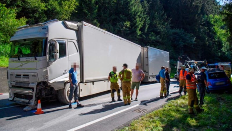 Auch bei der Absicherung einer Unfallstelle in Völs wurden jüngst die Einsatzkräfte beschimpft. (Bild: zeitungsfoto.at)