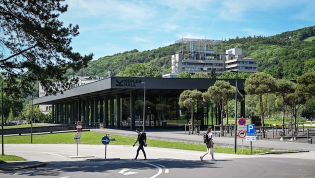 Der Campus der JKU in Linz, wo Studien und Forschung in Richtung der digitalen Transformation munter weiter wachsen. (Bild: Wenzel Markus)