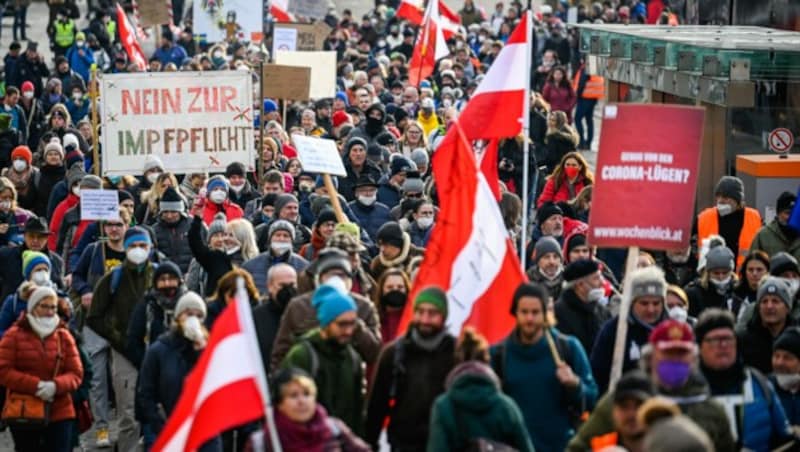 Ja, die Corona-Demos gab‘s wirklich. Doch es hätte noch viel schlimmer kommen können. (Bild: Alexander Schwarzl)