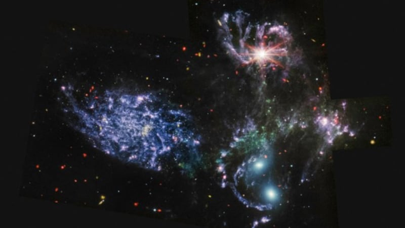 Stephans Quintett, eine Gruppe von fünf Galaxien im Sternbild Pegasus, fotografiert von „James Webb“ (Bild: AFP/NASA)