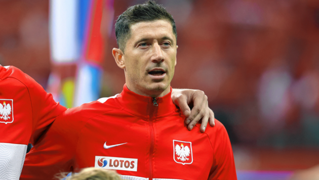 Polen Superstar Robert Lewandowski lässt Transferfrage ungeklärt (Bild: REUTERS/KACPER PEMPEL)