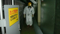 Ein TEPCO-Arbeiter in Fukushima im Jahr 2011 (Bild: TEPCO / JIJI PRESS / AFP)