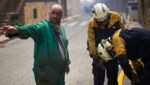 Feuerwehrleute am Ende: Die Auswirkungen der Klimakatastrophe sind bereits unverkennbar. (Bild: AP/Miguel Oses)