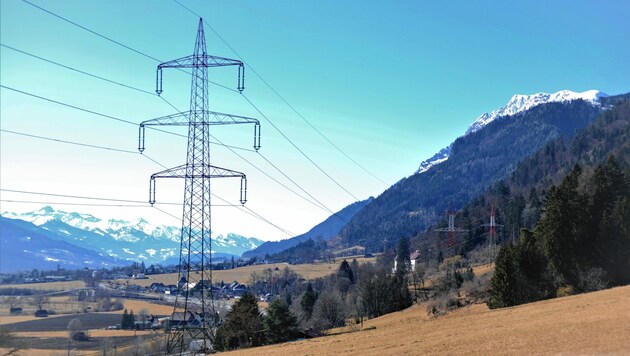 Höhere Masten, neue Bespannung: 73,2 Kilometer neue Stromleitungen sollen im Ennstal mehr Strom liefern. (Bild: Sven Aberle)