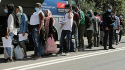 Migranten auf der griechischen Insel Lesbos (Bild: APA/AFP/Manolis LAGOUTARIS)