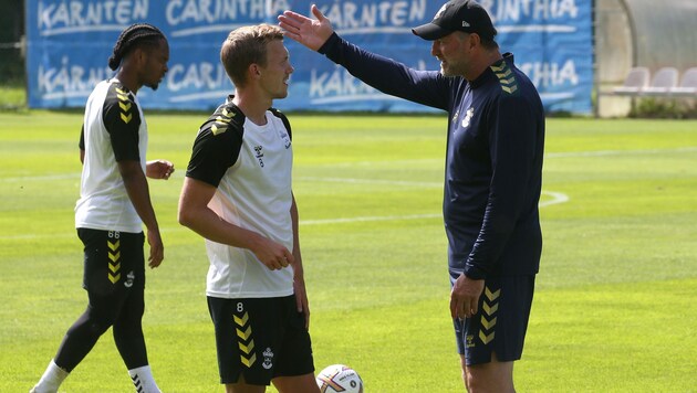 Ralph Hasenhüttl mit Kapitän und Nationalspieler James Ward-Prowse. (Bild: Kuess)
