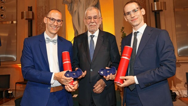 Reinmar und Erich Kobler mit Bundespräsident Alexander van der Bellen. (Bild: Christian Jauschowetz)