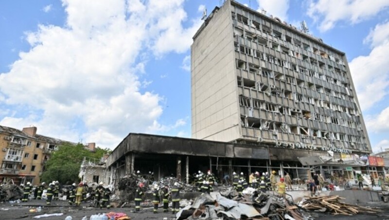 Bei einem Raketenangriff auf die Großstadt Winnyzja wurden am Donnerstag 23 Menschen getötet. (Bild: AFP)