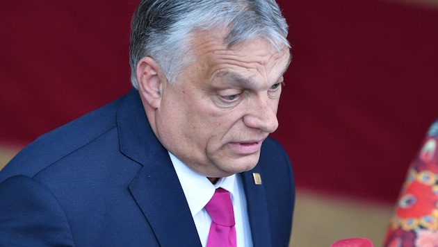 Ministerpräsident Viktor Orban fordert dringend Verhandlungen mit Russland. (Bild: APA/AFP/JOHN THYS)