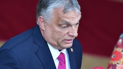 Ministerpräsident Viktor Orban fordert dringend Verhandlungen mit Russland. (Bild: APA/AFP/JOHN THYS)