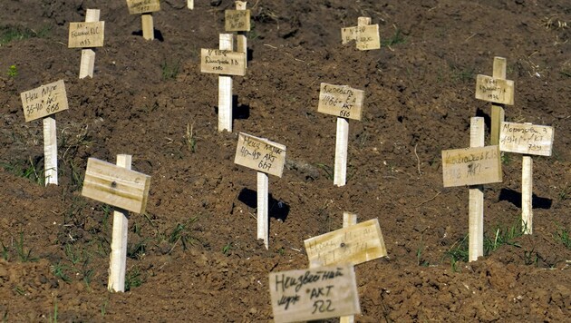 Eine Grabstelle in Mariupol (Bild: AFP)