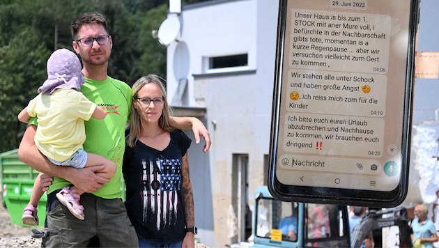 Die junge Familie steht vor dem Nichts. In der Unwetternacht schrieb Martin Kalin seiner Mutter im Urlaub. (kl. Foto) (Bild: F. Pessentheiner)