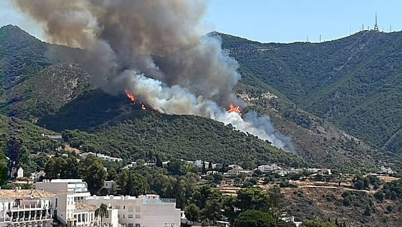 Innerhalb weniger Stunden hätten die Flammen 1000 Hektar Wald zerstört. (Bild: twitter.com/Emergencias 112)