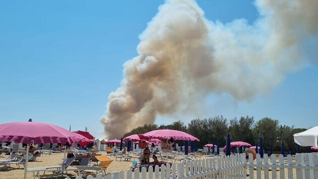 In den beliebten Badeorten Bibione und Lignano kämpften unsere Nachbarn mit heftigen Bränden. (Bild: Lignano Journal)