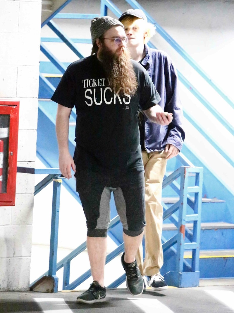 Laut „Celebrity Net Worth“ beläuft sich das Vermögen von Angus T. Jones (hier mit seinem Bruder) derzeit auf 20 Millionen Dollar. (Bild: www.photopress.at)