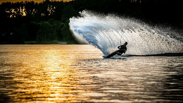 Bei den Linzer Wasserski-Open werden am Salmsee bei Steyregg noch bis Sonntagabend um Siege gekämpft. (Bild: FOTOLUI/SPORTMEDIAPICS.COM/MB)