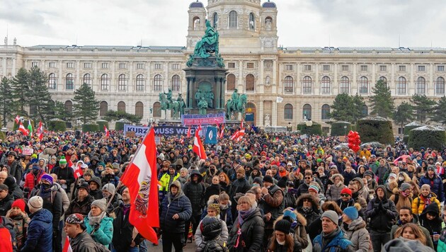 Manche befürchten Massenproteste, gegen die die Corona-Demos ein laues Lüftchen waren. (Bild: SEPA.Media KG | Isabelle Ouvrard | www.sepa.media)