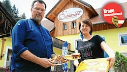 Jürgen und Patricia Brandner verpflegen die unzähligen Helfer im Gegendtal. Sie selbst müssen schauen, wie es mit dem Betrieb weitergehen wird. (Bild: f. pessentheiner)