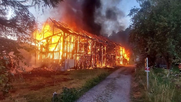 Die Hütte brannte völlig ab. (Bild: FF Freistadt)