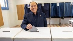 Forza-Italia-Chef Berlusconi bereitet sich bereits auf eine vorgezogene Parlamentswahl vor. (Bild: AP)