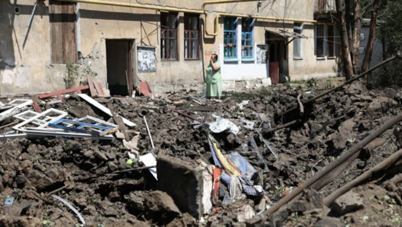 Bei dem Luftangriff in Torezk wurden mehrere Zivilisten getötet. (Bild: APA/AFP/Anatolii Stepanov)