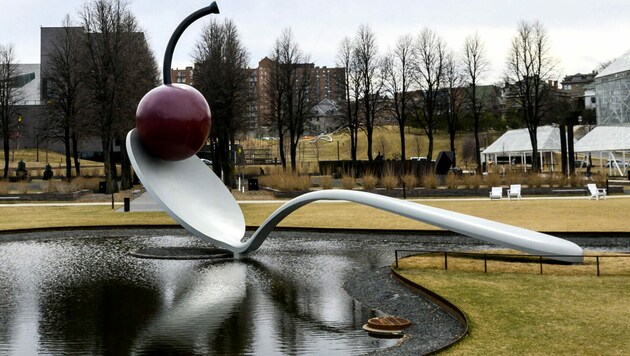 Die Skulptur „Spoonbridge and Cherry“ in Minneapolis, Minnesota (Bild: 2019 Getty Images)